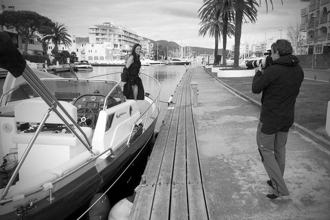 Imágenes publicitarias de los zapatos Camila's en los canales de Ampuriabrava (Gerona)